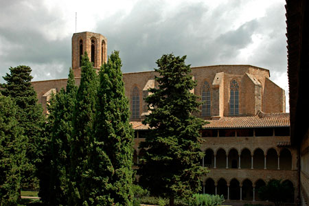 L'església des del claustre.jpg